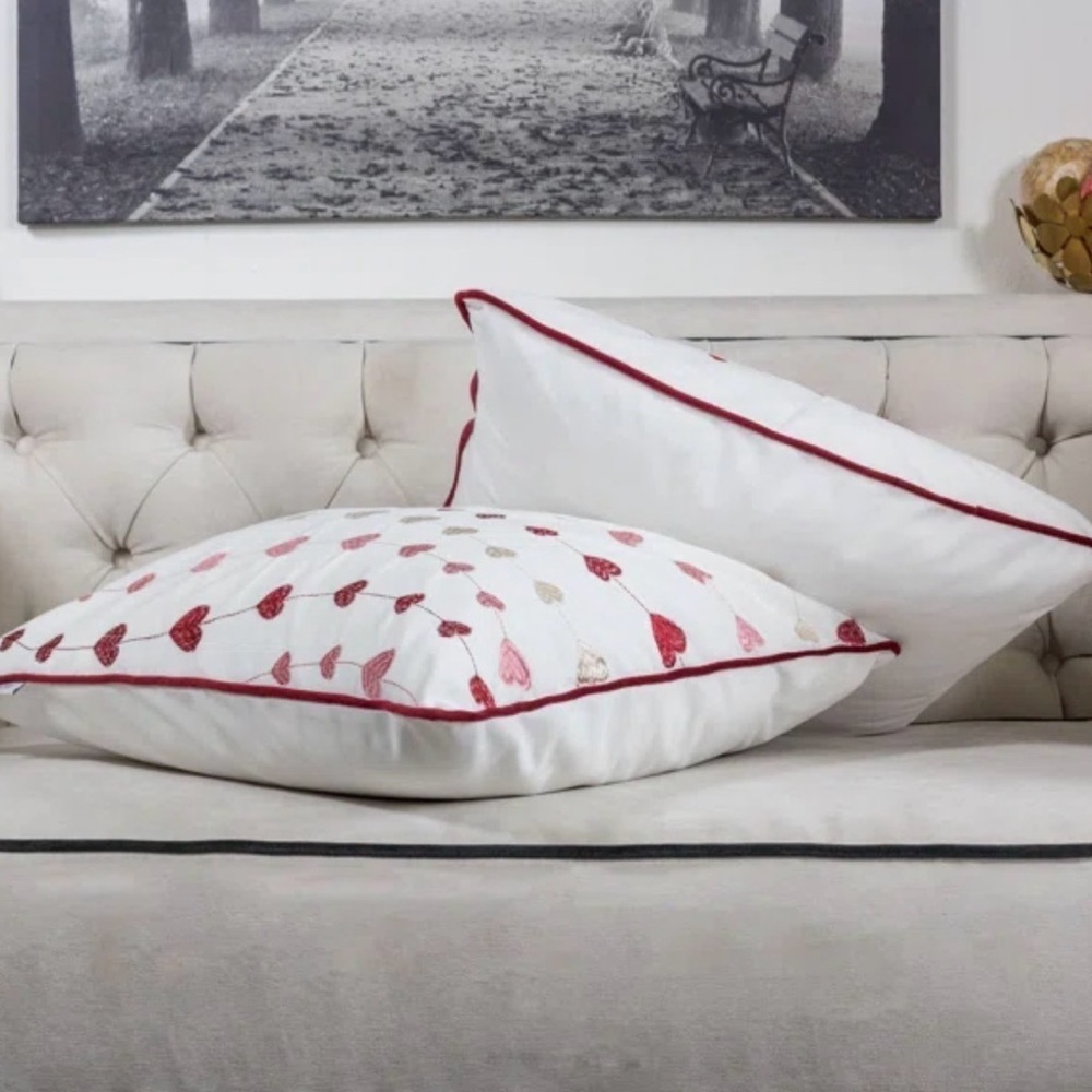 NWOT Duplantis Embroidery White/Pink Heart Patterned Valentine’s Day Pillow ❤️ - Picture 4 of 7